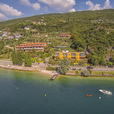 Castelli Aparthotel 3*