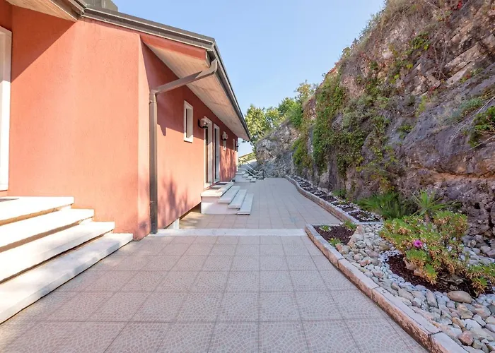 Castelli Aparthotel 3*