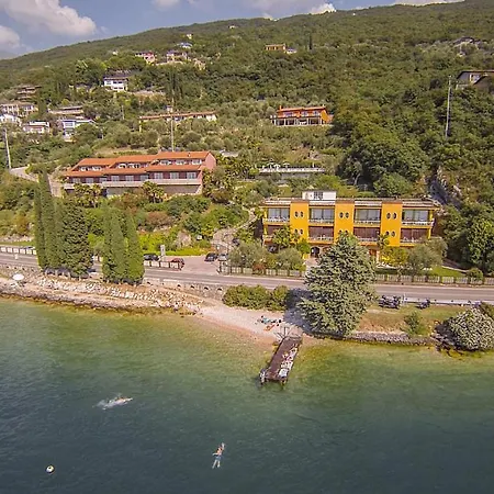 Castelli מלון דירות 3*